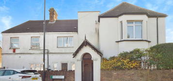 Flat for sale in Bury Street, London N9