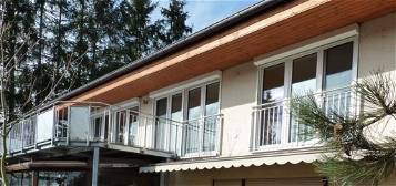 Sie lieben Ruhe und Natur? Moderne Wohnung auf ca. 140 m² mit großem Balkon und 2 Bädern in Ortsrandlage