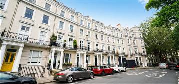 Flat to rent in Royal Crescent, London W11