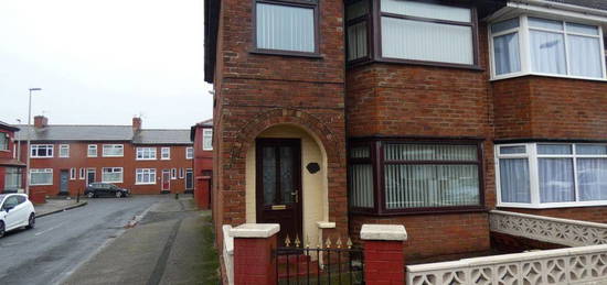 Terraced house to rent in Avon Place, Blackpool FY1