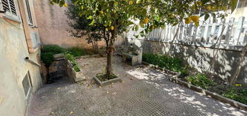 Bivano indipendente con giardino privato