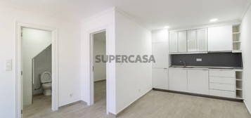 Apartamento de 37 m² em edifício reabilitado - Santa Apolónia