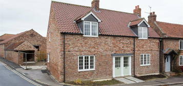 2 bedroom detached house