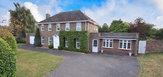 5 bedroom detached house to rent