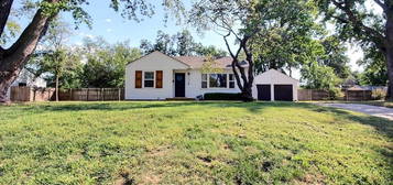 3009 E Evans St, Wichita, KS 67216