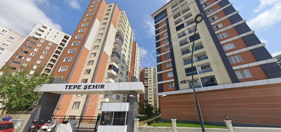 TEPE BÖLGESİNDE GÜVENLİKLİ SİTE İÇERİSİNDE SATILIK 2+1 DAİRE