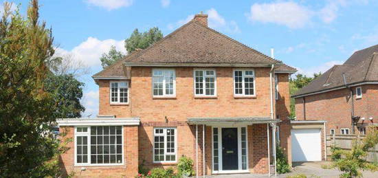 5 bedroom detached house