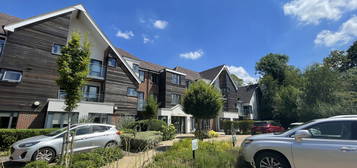 Flat for sale in Mandeville Court, Darkes Lane, Potters Bar EN6