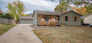 4929 Orchard Dr, Pleasant Hill, IA 50327