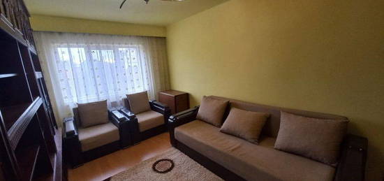 Inchiriere- Apartament cu 2 camere, decomandat, etajul 1 cu dubla orie