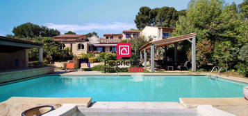 Villa avec piscine - La Fare Les Oliviers 235 m² - 849 000 Euros -