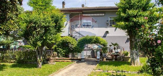 Villa in vendita in via Orlandelli, 42
