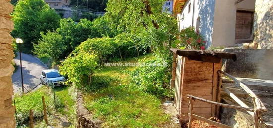 LOCALITA' VALDUGA: porzione di casa con giardino!