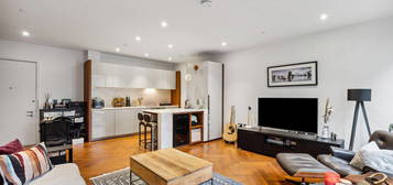 Flat for sale in New Union Square, London SW11