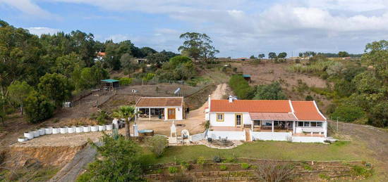 Encantadora Casa De Campo Perto De São Teotónio Com Lindas Vistas Para