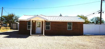 704 S D St, Brownfield, TX 79316