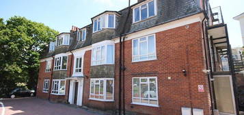 Flat to rent in Exeter Park Mansions, Bournemouth BH2