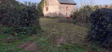 Maison ancienne indépendante à rénover AUVERGNE-COMBRAILLES, environnement calme et reposant