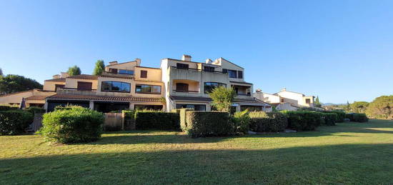 Appartement au calme en rez de chaussée avec Jardinet clos à louer à l’année