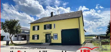 Wohnhaus mit 3.500 m² Grdst., Reitplatz und Offenstall