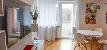 Sonniges 1-Zimmer-Apartement mit Loggia – möbliert,  in Milbertshofen/Am Hart