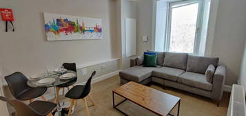 3 bedroom flat to rent