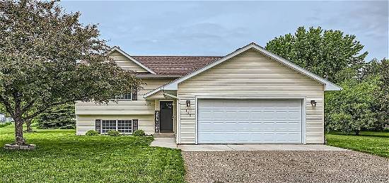 109 French Ct, Roberts, WI 54023