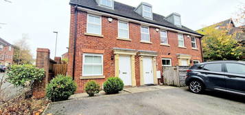 Town house to rent in Stonemere Drive, Radcliffe M26