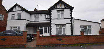 5 bedroom detached house