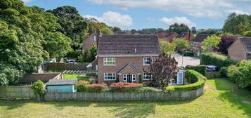 4 bed link detached house for sale