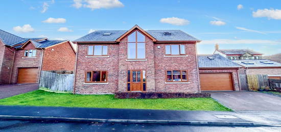 6 bed detached house for sale