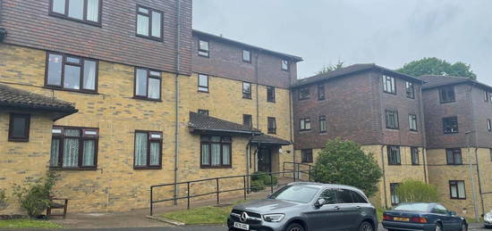 Flat to rent in Forest Close, Chislehurst BR7