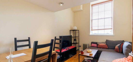 2 bedroom maisonette