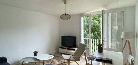 Studio meublé  à louer, 1 pièce, 78 m², Étage 2/–