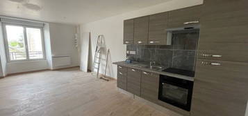 T2 en duplex centre-ville de Nozay