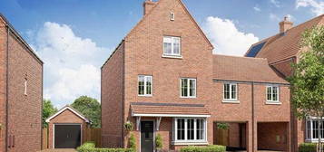 4 bedroom link detached house for sale