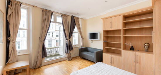 Flat to rent in Nevern Road, Earl's Court SW5