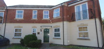 Flat to rent in Loughland Close, Whetstone LE8