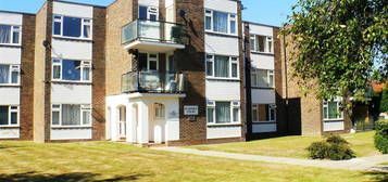 Flat to rent in Hampden Court, Chesswood Road, Worthing BN11