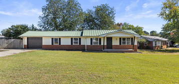 144 Hughes St, Florence, AL 35633