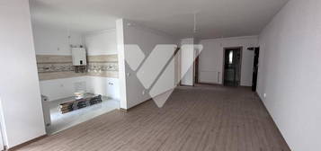 Apartament 4 camere de vanzare 81 mpu cu 2 balcoane zona Doamna Stanca