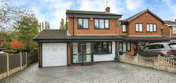 3 bedroom link detached house for sale