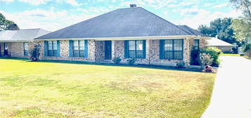 810 E F St, Rayne, LA 70578