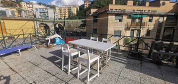 Bilocale buono stato, quarto piano, Bolzaneto, Genova