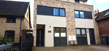 3 bed town house to rent