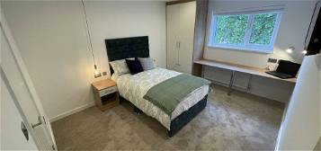 Room to rent in Room 5, 49 Barnstock, Bretton, Peterborough PE3