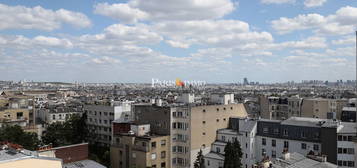 Paris 18e - Dernier étage ascenseur - Vue sur Paris