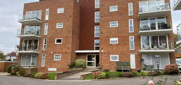 Flat to rent in Cookham Dene, Buckhurst Road, Bexhill-On-Sea TN40