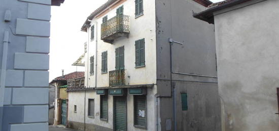 Casa indipendente in vendita in via Maestra, 26