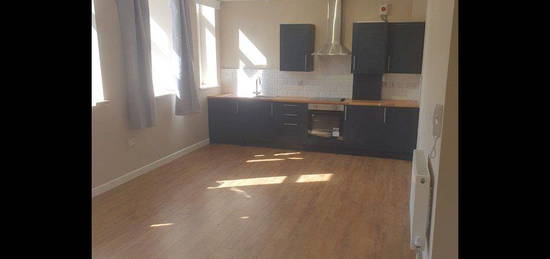 Flat to rent in Commercial Road, Llanhilleth, Abertillery NP13